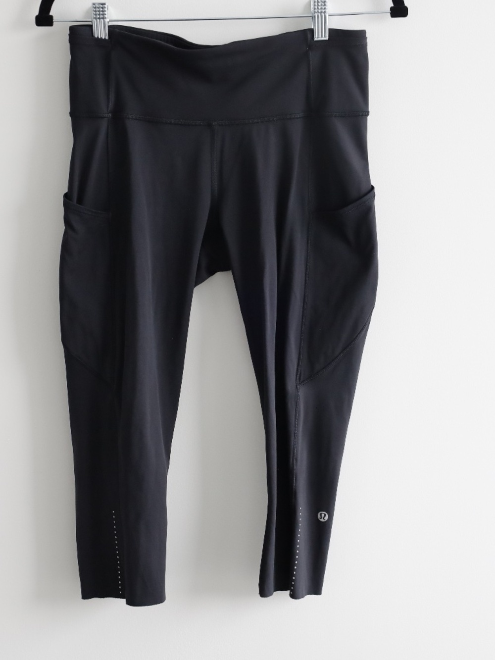 Lululemon Black Cropped Running Leggings with Side Pockets